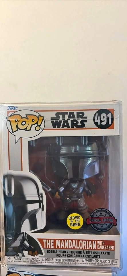 Funko pop The Mandalorian w Dark Saber 491