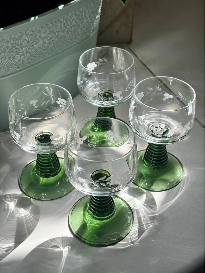 Set of 4 vintage Green Stem Etched Glasses