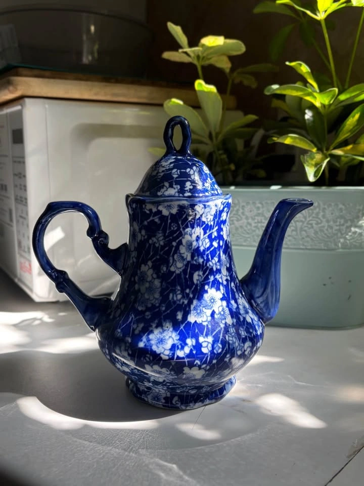 Blue and white floral teapot - photo 2
