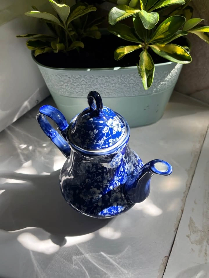 Blue and white floral teapot - photo 3