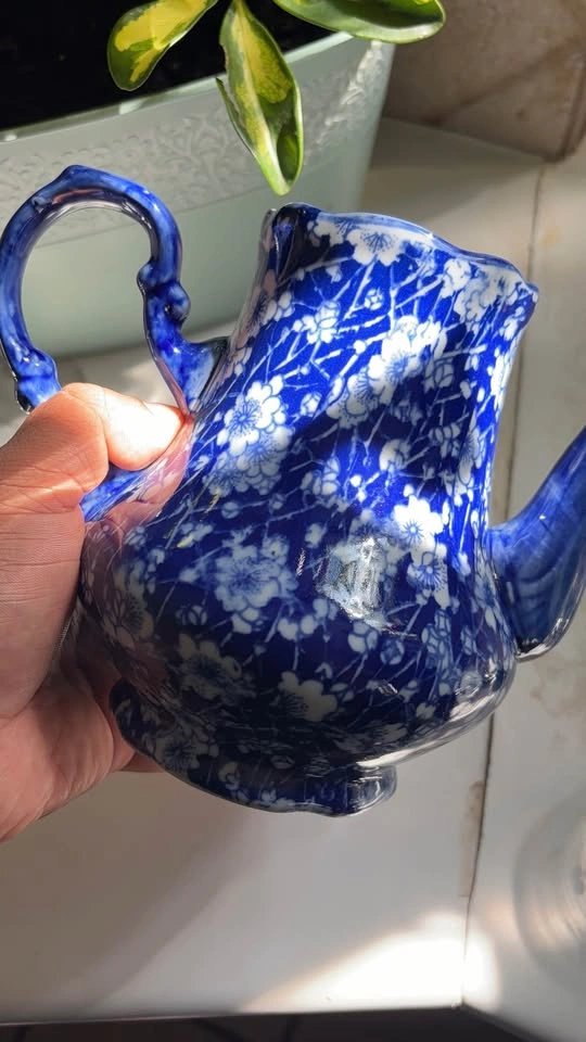 Blue and white floral teapot - photo 4