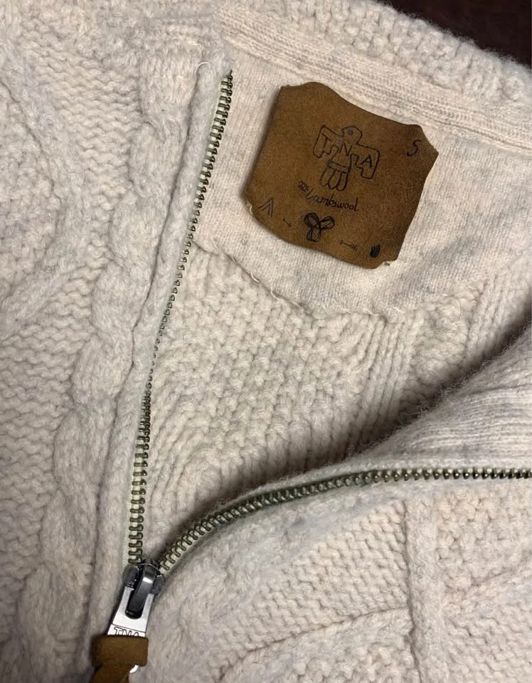 Aritzia Sweater size Small - photo 4
