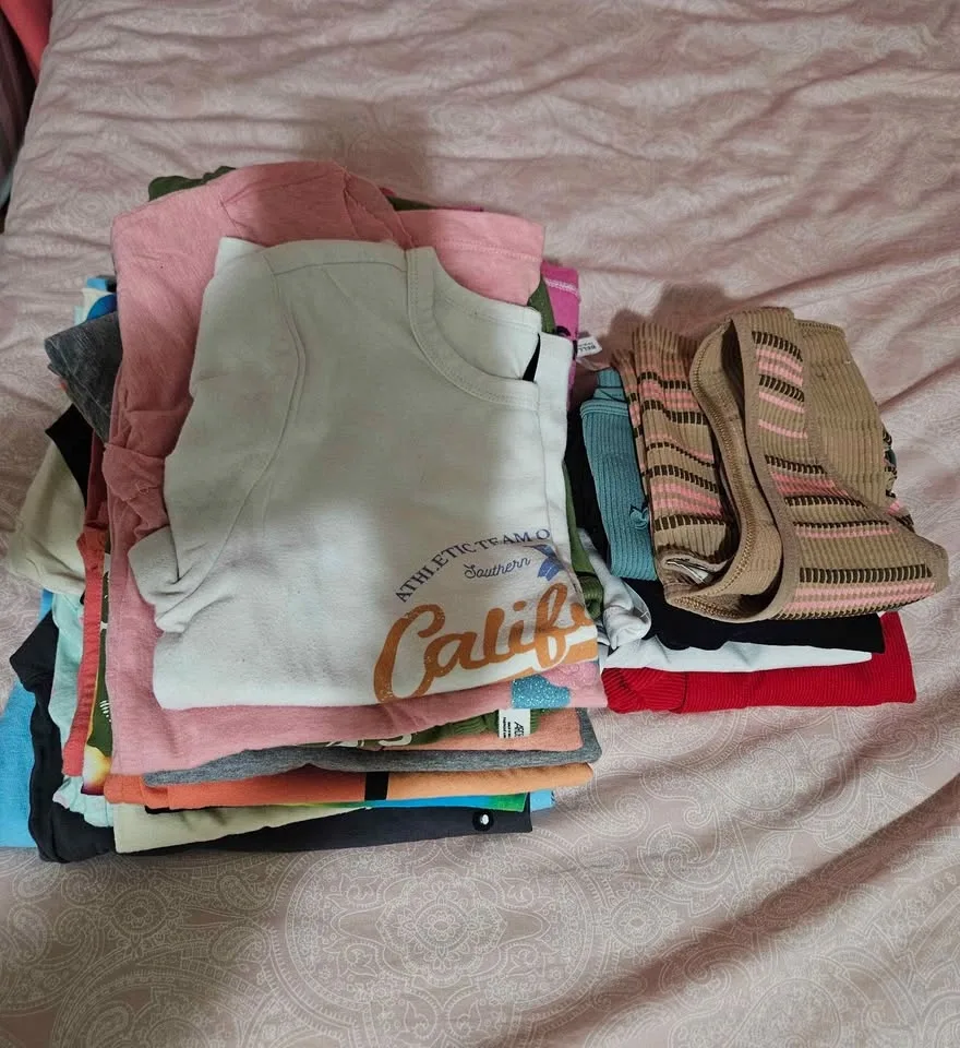 Teen/Ladies Tshirt/Tank 19-piece Bundle - photo 2