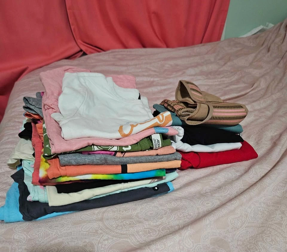 Teen/Ladies Tshirt/Tank 19-piece Bundle - photo 3