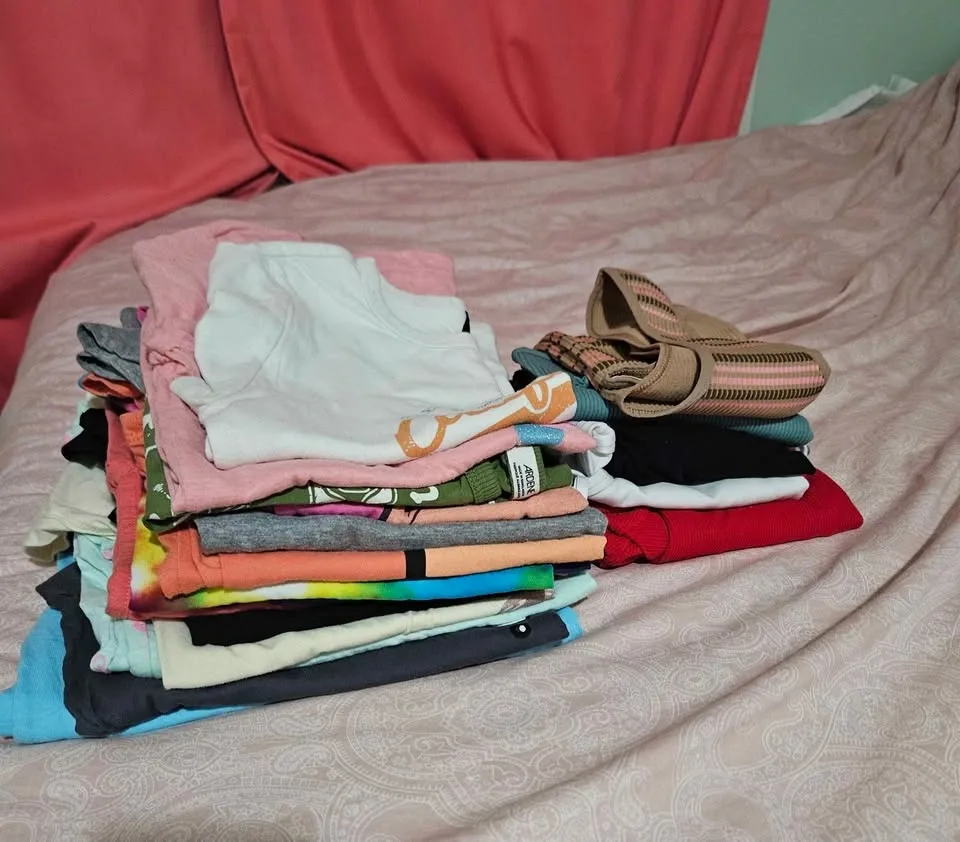 Teen/Ladies Tshirt/Tank 19-piece Bundle - photo 3