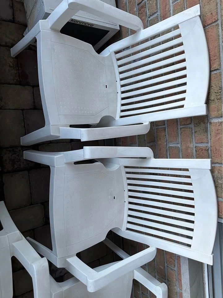 Set of 4 White Plastic Patio Chairs - photo 3