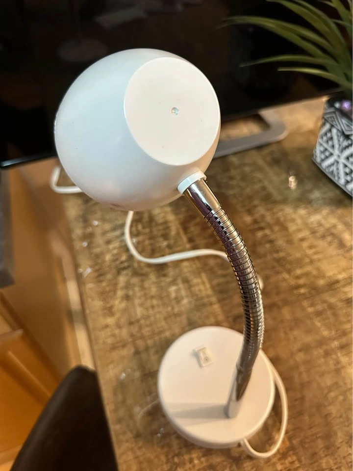 White Flexible Gooseneck Desk Lamp - photo 3