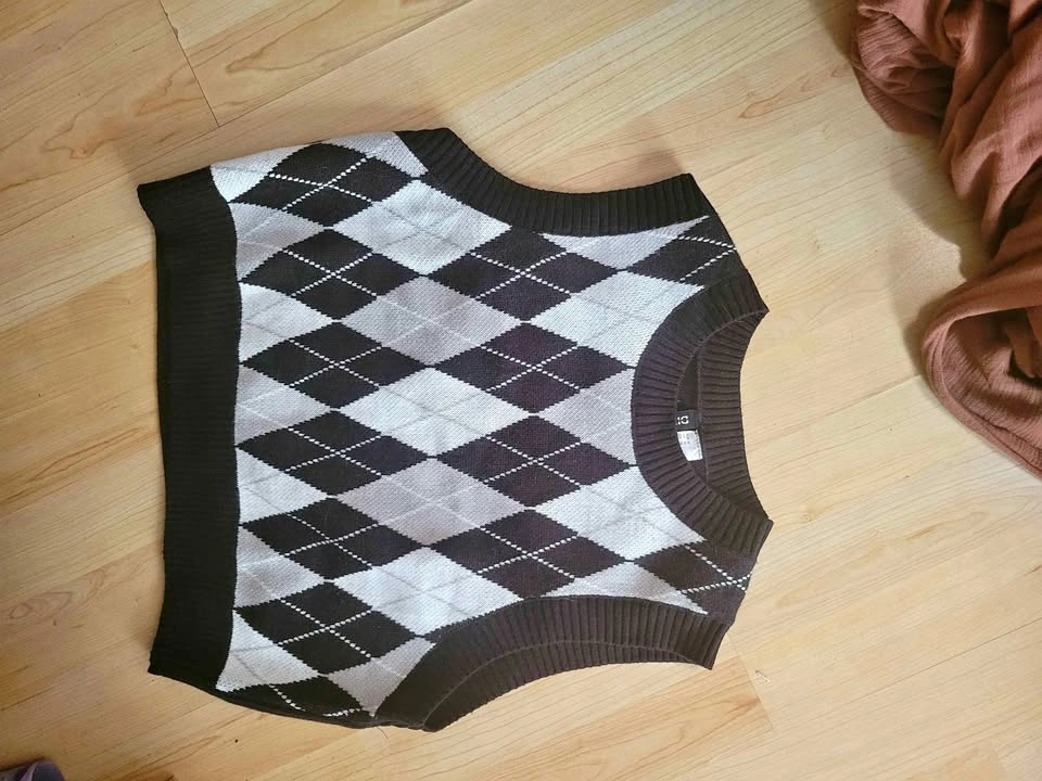 H&M Divided Argyle Sweater Vest