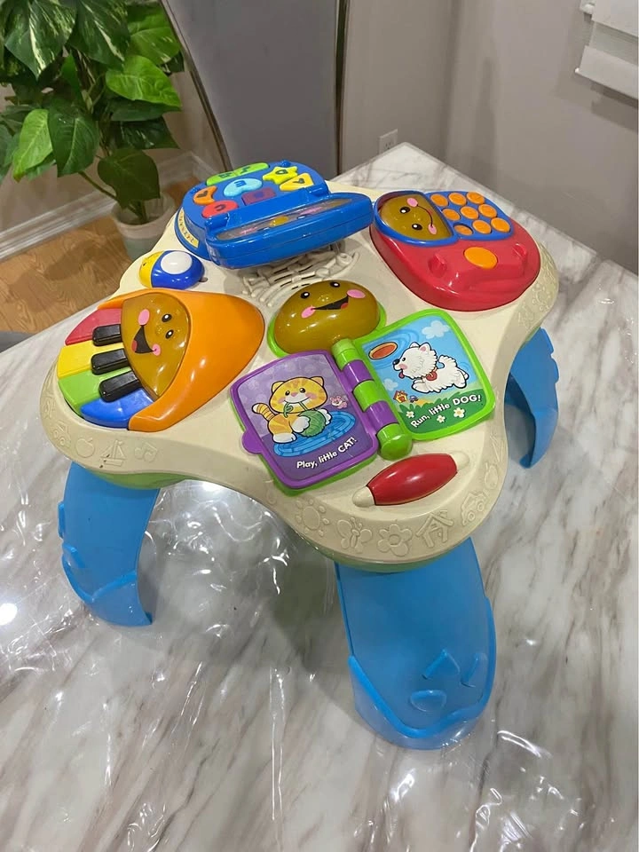 Fisher-Price Laugh & Learn Puppy & Friends Learning Table