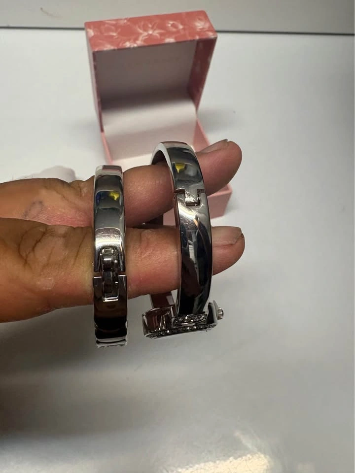 Ellen Tracy Silver Tone Mini Bangle Watch & Matching Bracelet Se - photo 3