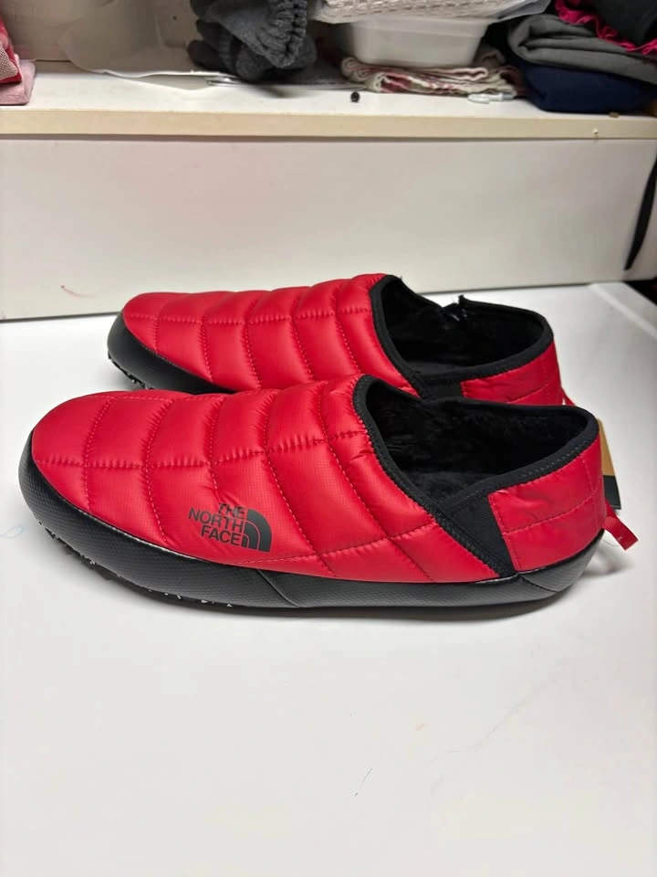 NWT The North Face Men’s ThermoBall Traction Mules V - Red/Black