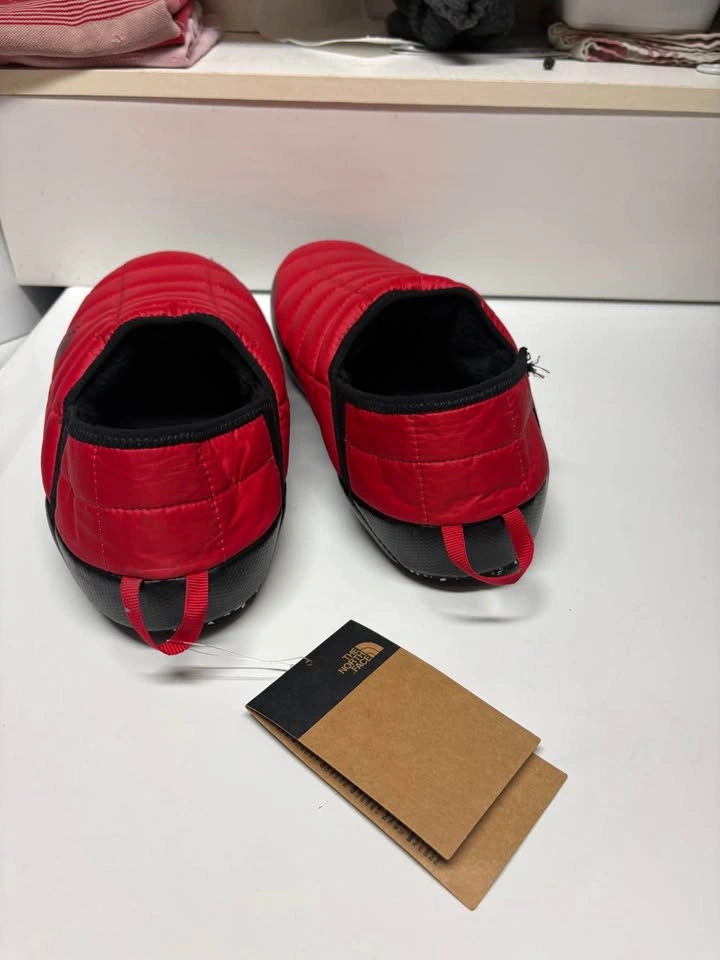 NWT The North Face Men’s ThermoBall Traction Mules V - Red/Black - photo 2