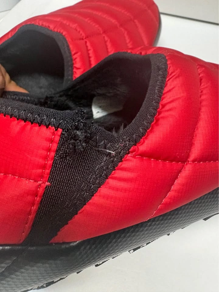 NWT The North Face Men’s ThermoBall Traction Mules V - Red/Black - photo 4