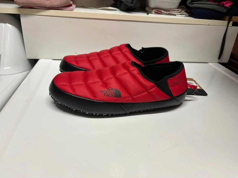 NWT The North Face Men’s ThermoBall Traction Mules V - Red/Black - photo 5