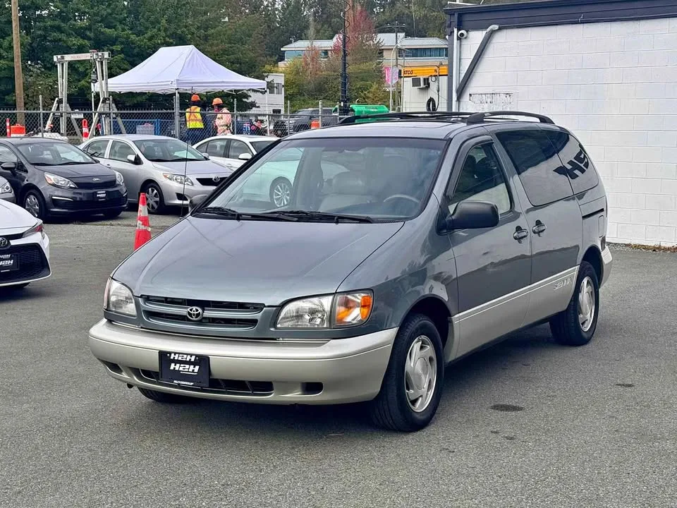 1998 Toyota Sienna thumbnail