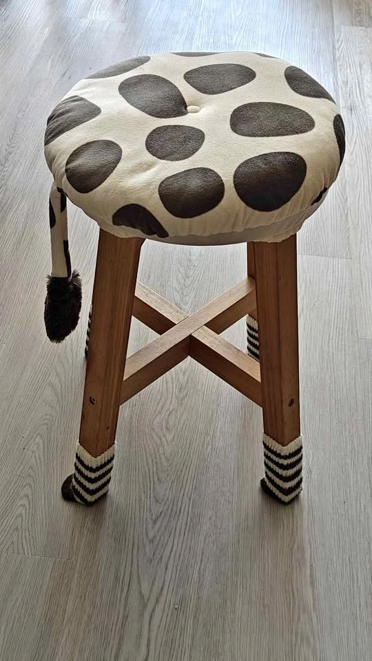 giraffe pattern stool cover