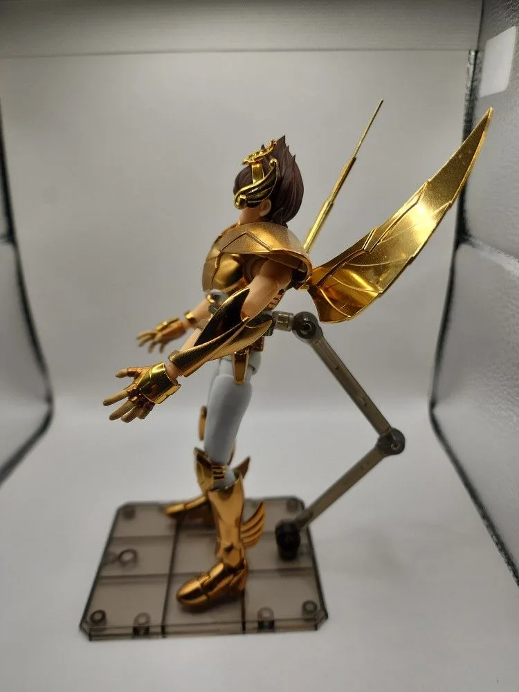 CABALLERO DEL ZODIACO PEGASO SEYA CON ARMADURA DORADA image indicator(3)