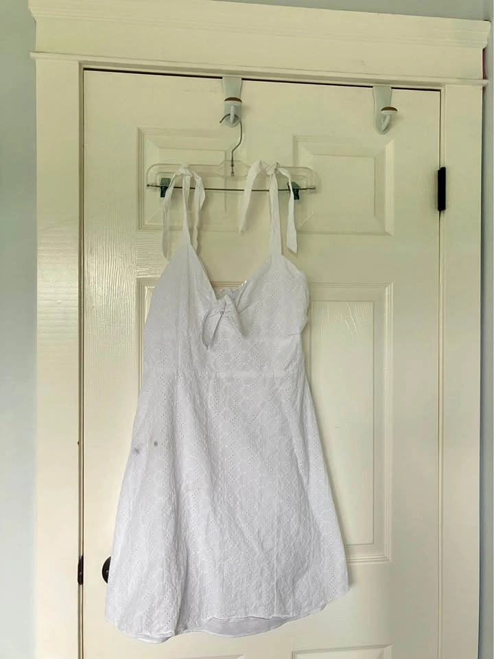 Free women’s white dress size medium - BB Dakota