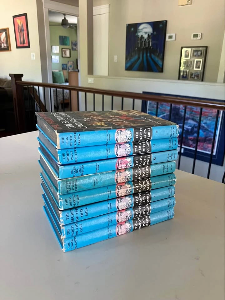 The Hardy Boys vintage hardcover books - 8 assorted mystery nove - photo 2