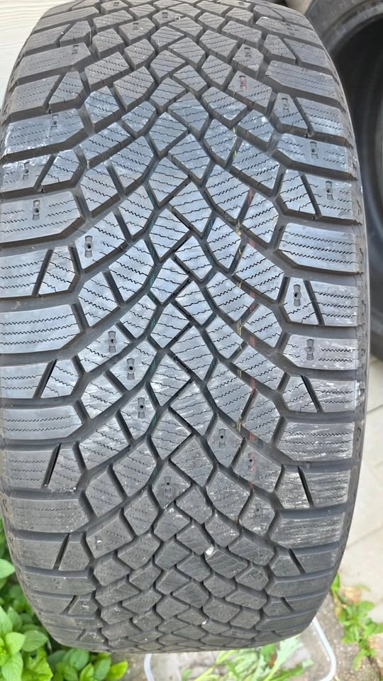 265/45/21 Continental IceContact XTRM 95% tread