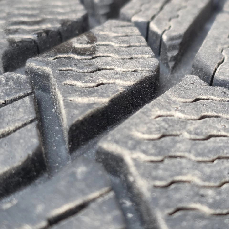 225/45/18 Michelin winter tires 90% tread with steel rims 5x114. - photo 5