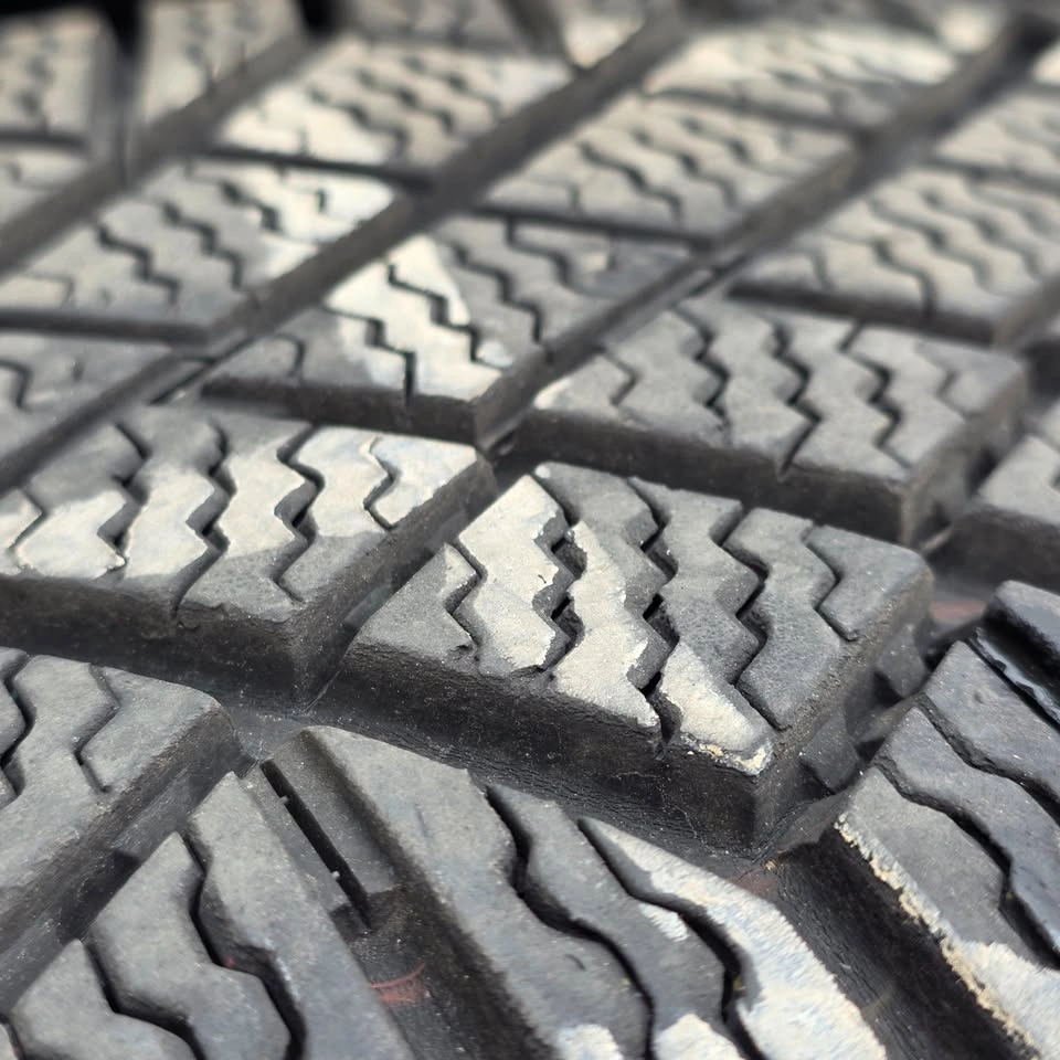225/65/17 Continental Winter Tires 85% Tread with ART Rims - photo 2