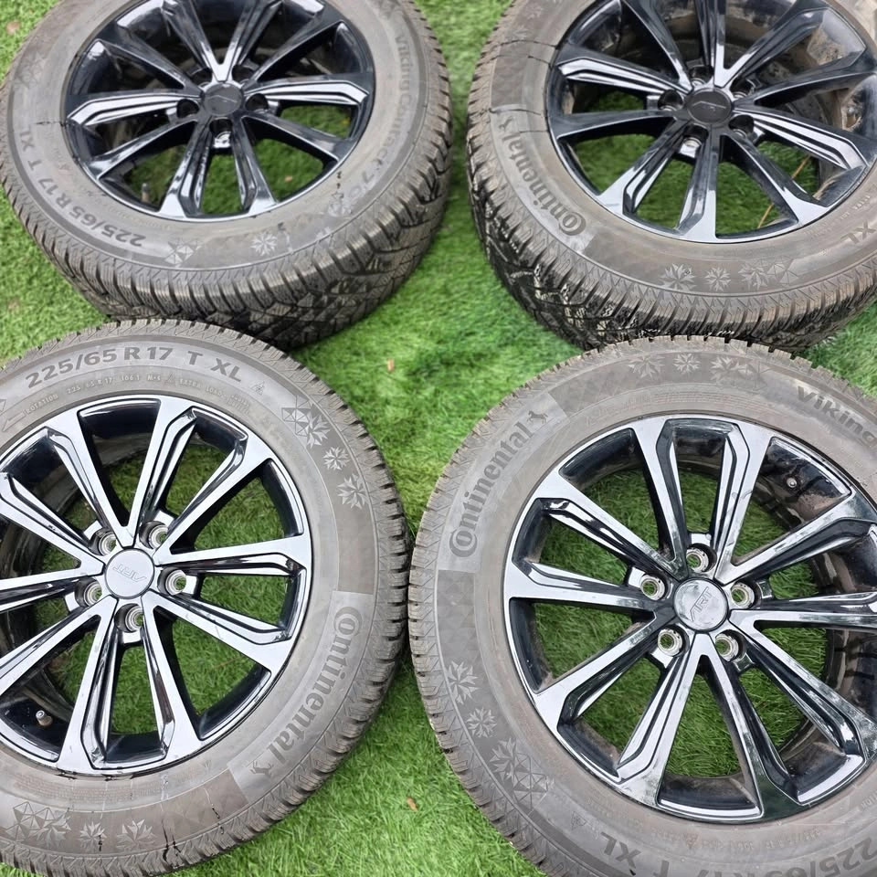 225/65/17 Continental Winter Tires 85% Tread with ART Rims - photo 5