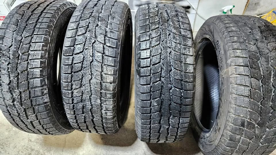 235/60/18 Toyo winter tires 95% tread