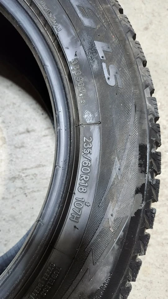 235/60/18 Toyo winter tires 95% tread - photo 2
