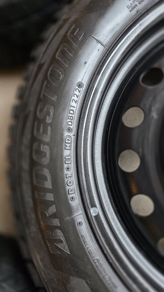 225/60/18 Bridgestone Winter Tires 95% Tread with Steel Rims - photo 3