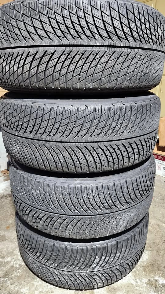 275/45/20 Michelin Pilot Alpin 5 SUV Winter Tires
