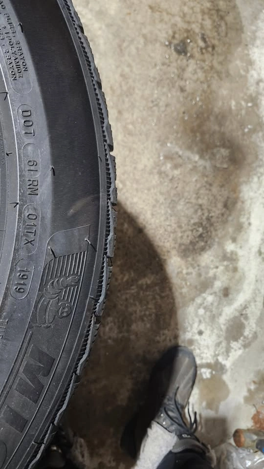 275/45/20 Michelin Pilot Alpin 5 SUV Winter Tires - photo 2