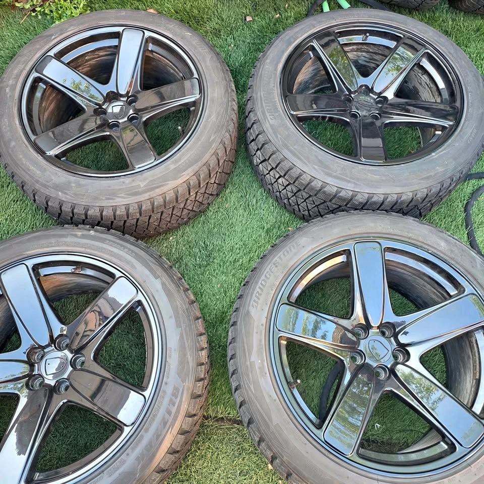 255/50/20 Bridgestone winter tires with black alloy rims 5x112