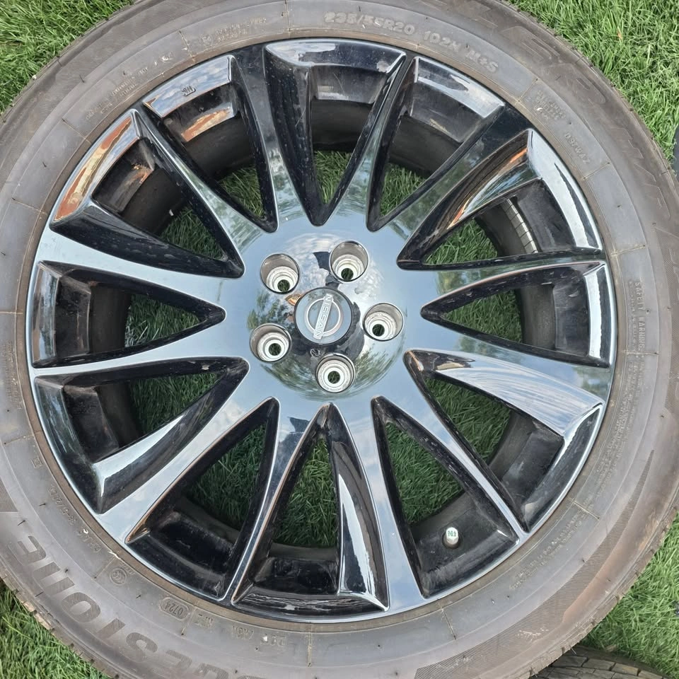 20 inch Nissan OEM alloy 5x114.3 like new - photo 3