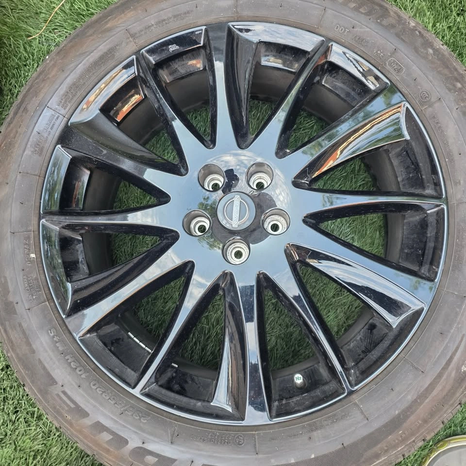 20 inch Nissan OEM alloy 5x114.3 like new - photo 5