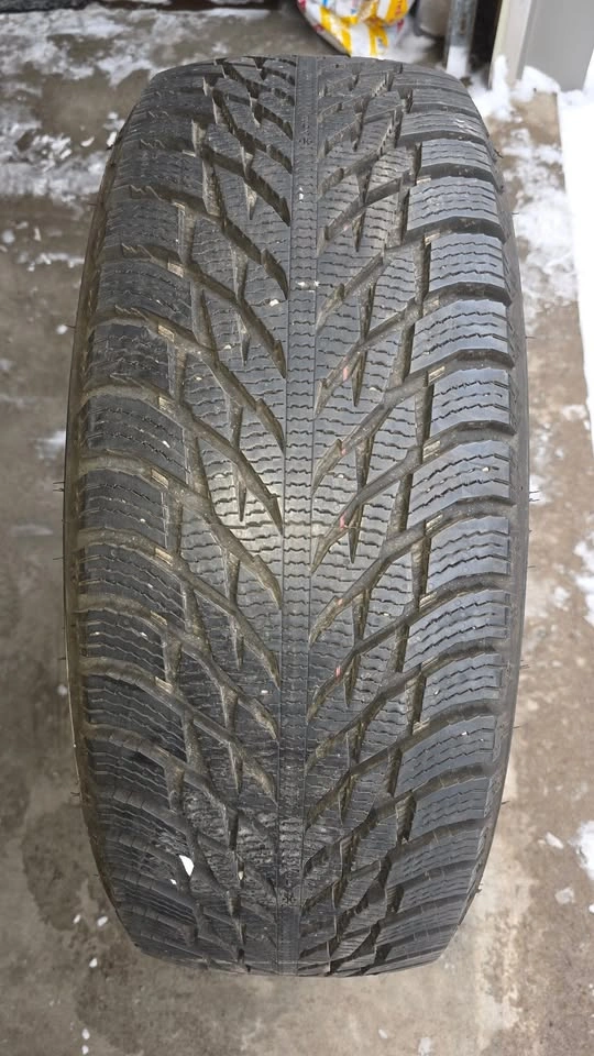 235/55/19 Nokian winter tires 95% tread - photo 2