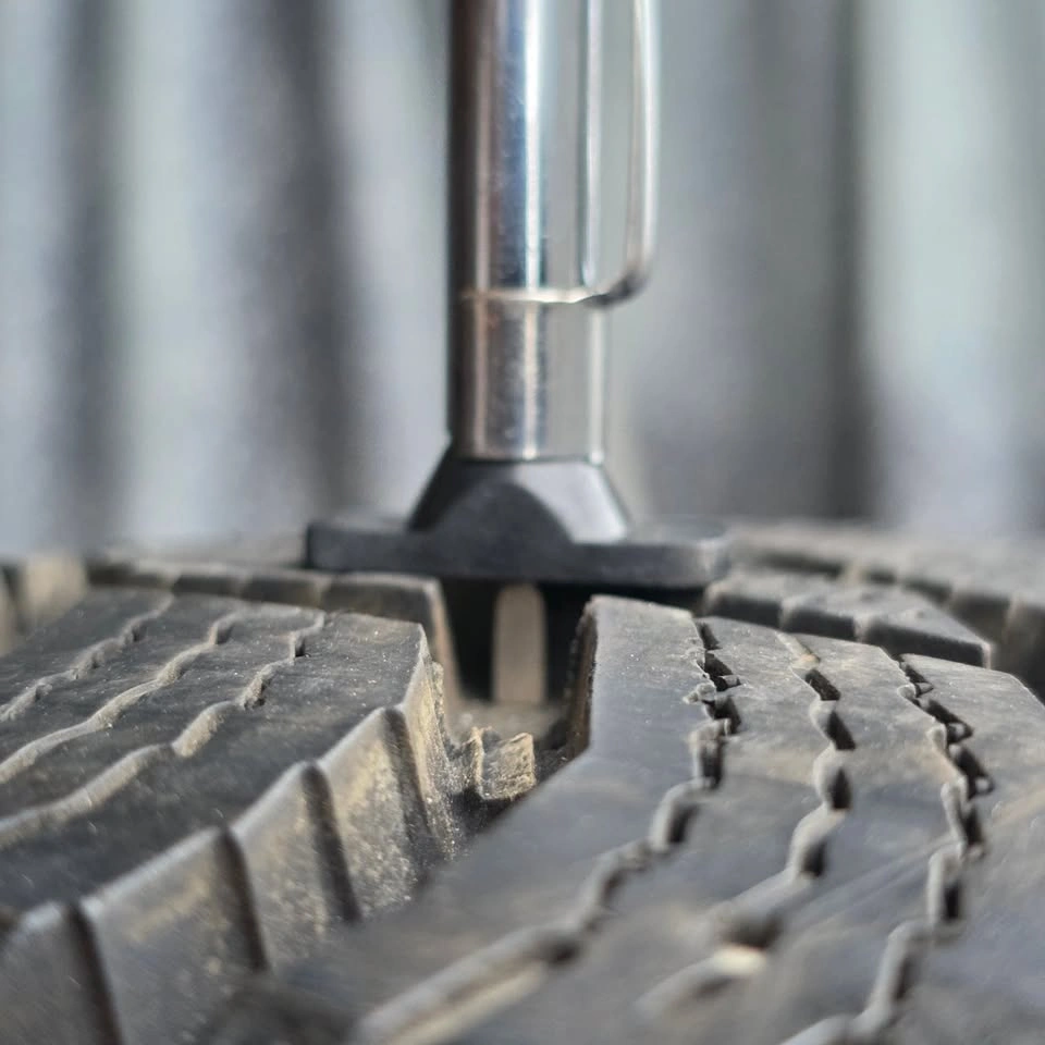235/55/19 Nokian winter tires 95% tread - photo 4