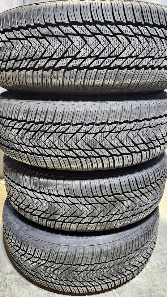 225/65/17 Lanvigator Winter Tires 90% Tread with 5x127 Rims