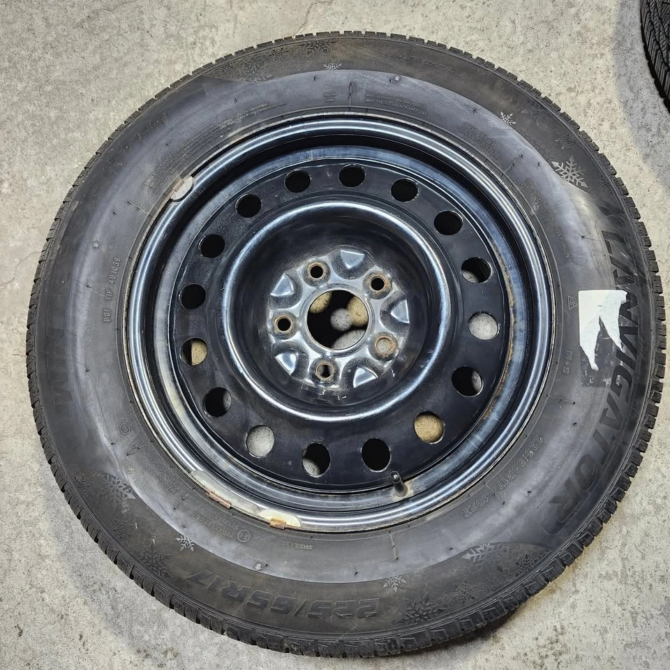 225/65/17 Lanvigator Winter Tires 90% Tread with 5x127 Rims - photo 2