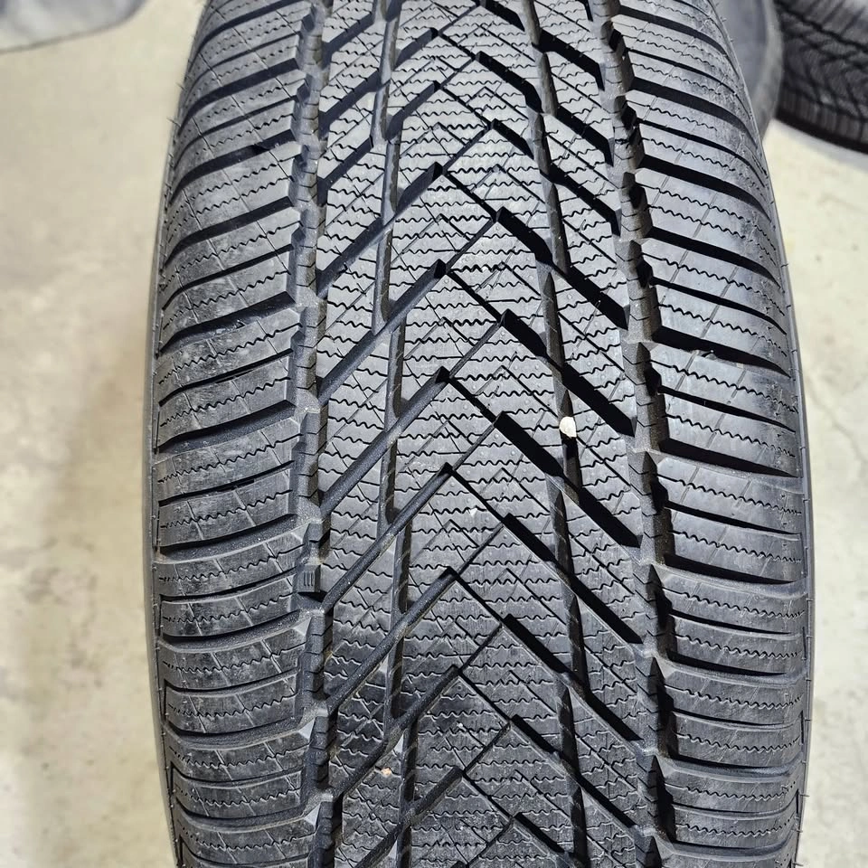 225/65/17 Lanvigator Winter Tires 90% Tread with 5x127 Rims - photo 3