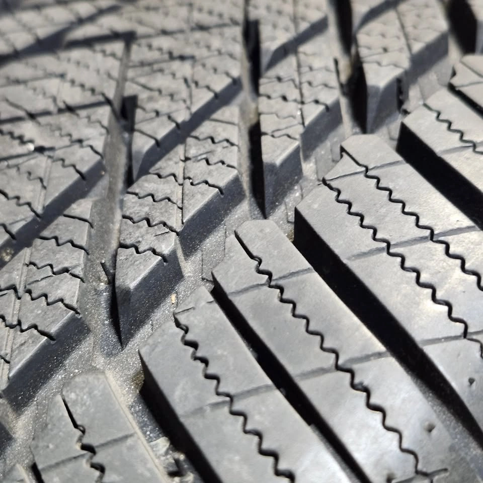 225/65/17 Lanvigator Winter Tires 90% Tread with 5x127 Rims - photo 4