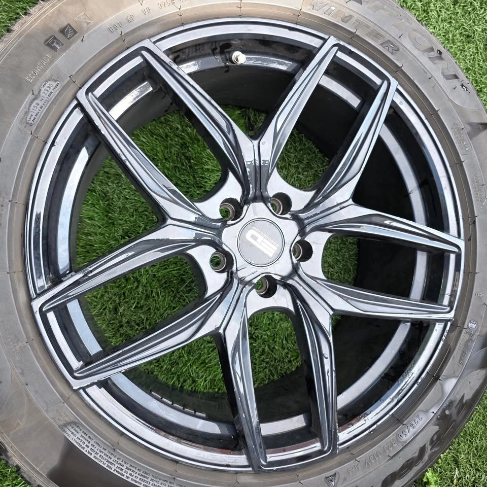 Range Rover 275/50/21 Pirelli Winter Tires with Alloy Rims - photo 3