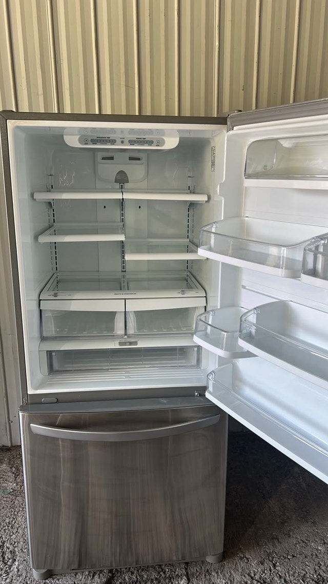 LG Bottom Freezer Refrigerator - photo 2