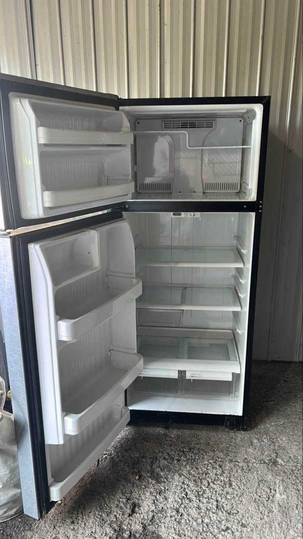 GE Refrigerator - photo 2