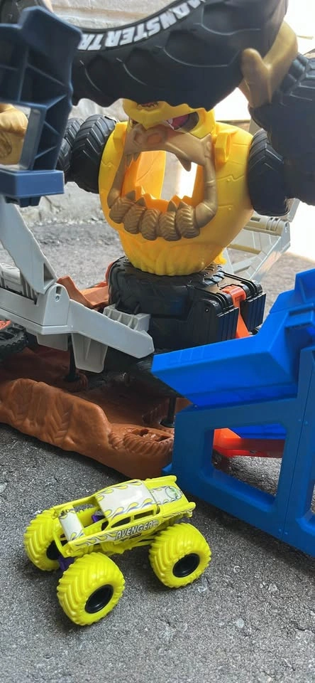 Hot Wheels Monster Trucks Arena Smashers Mega-Wrex vs. Crushzill - photo 2