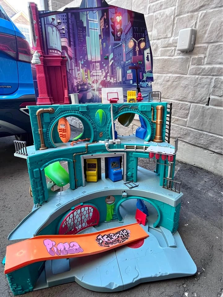 Rise of the TMNT Sewer Lair Playset, Tank, and Figures