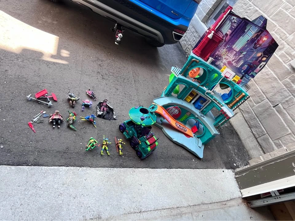 Rise of the TMNT Sewer Lair Playset, Tank, and Figures - photo 5