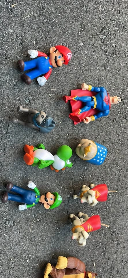 Nintendo Super Mario and DC Comics Action Figure Lot - photo 2