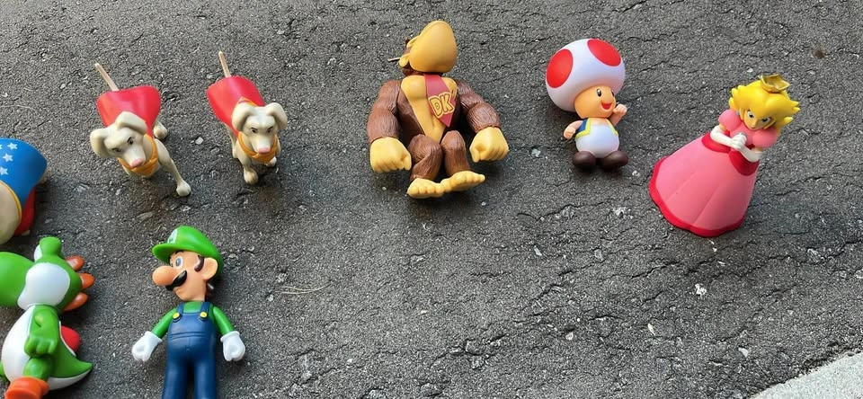 Nintendo Super Mario and DC Comics Action Figure Lot - photo 3