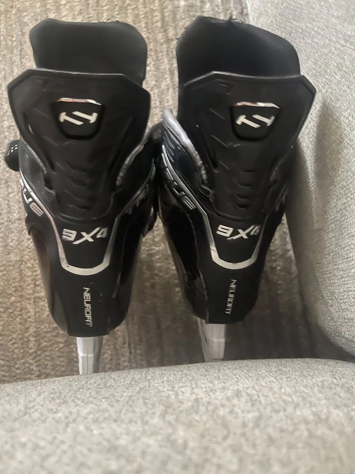 True Catalyst 9X4 Junior Hockey Skates Size 2.5 - photo 2